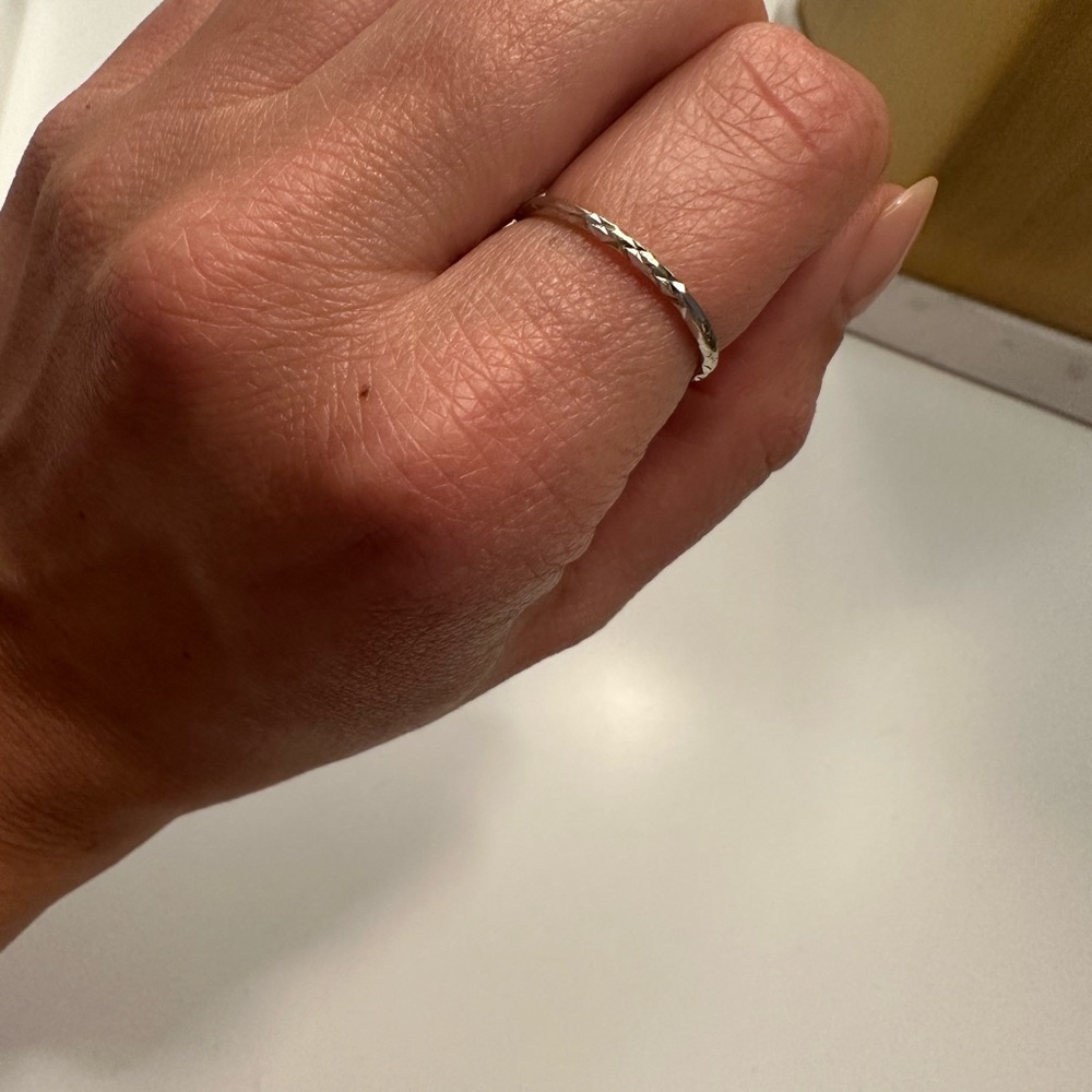 14K white gold stackable band size 7